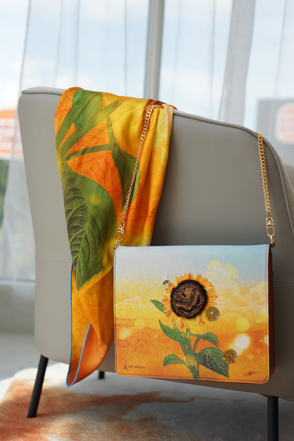 Artepara Summer Signature Hand-Embroidered Leather Clutch