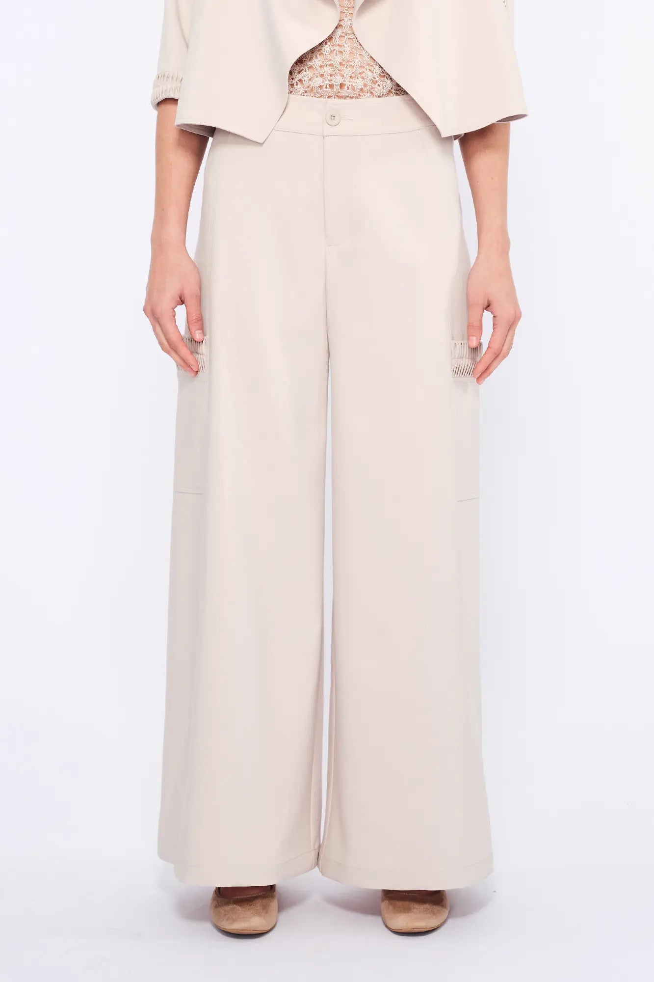 Daysi Ruched Detail Trouser | Ecru