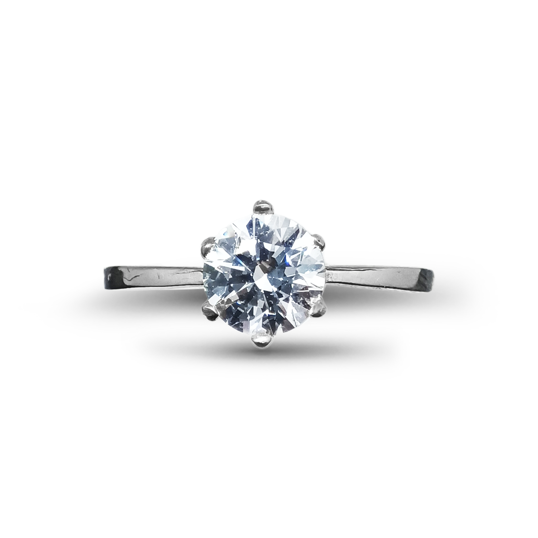 Ring made of sterling silver with cubic zirconia.