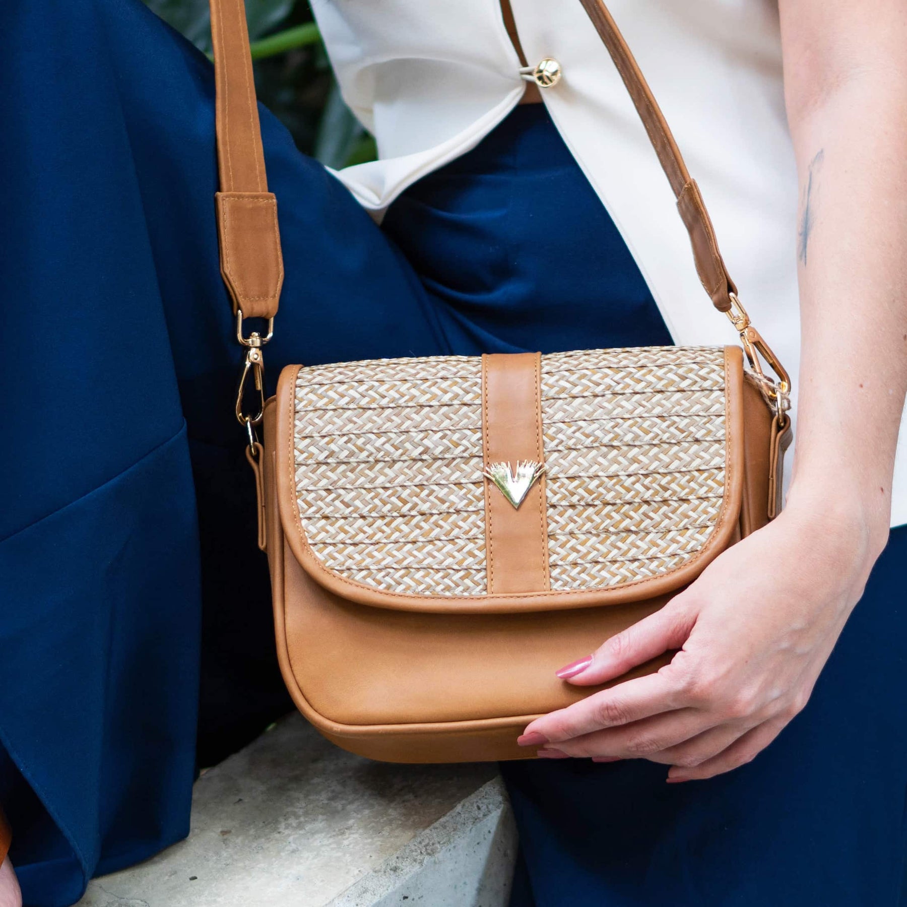 Beige Leather Carriel Bag – Handmade Crossbody & Handbag with Palm Strap Detail, Timeless Leather Purse