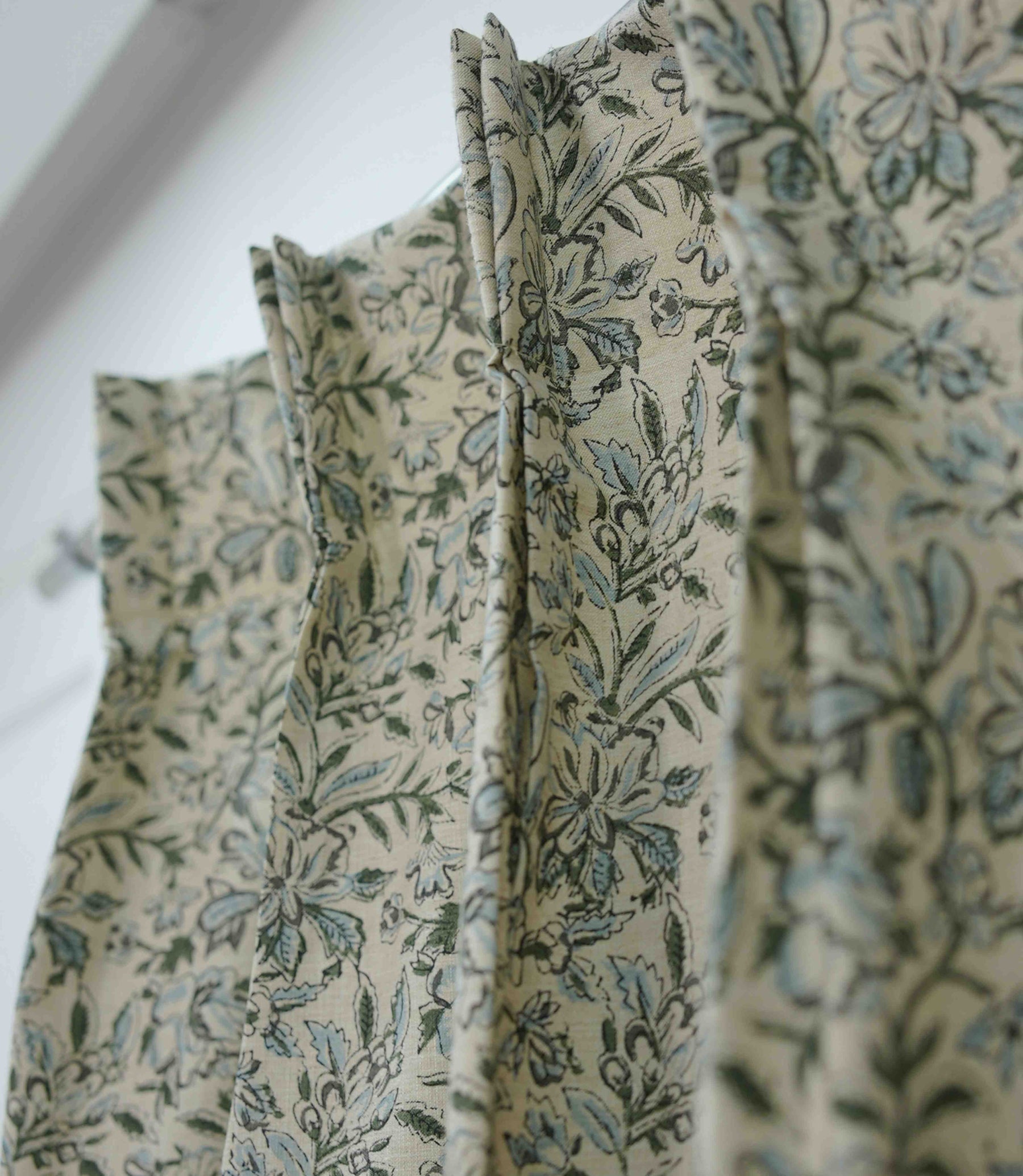 Handcrafted Floral Block Print Pleated Gray Linen Blend Ring Curtain - Semi Seer Qudrat