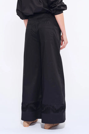 Viena Sculptural Hem Trouser | Black