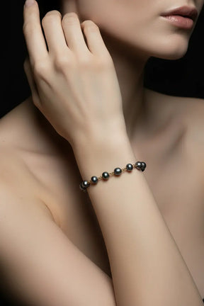 14k Gold Linked Black Pearl Bracelet