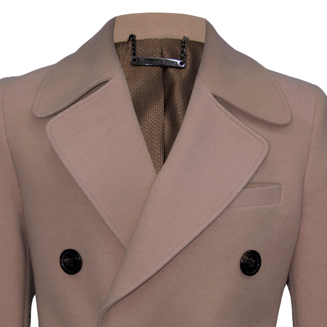 Beige double-breasted coat with wide lapels.