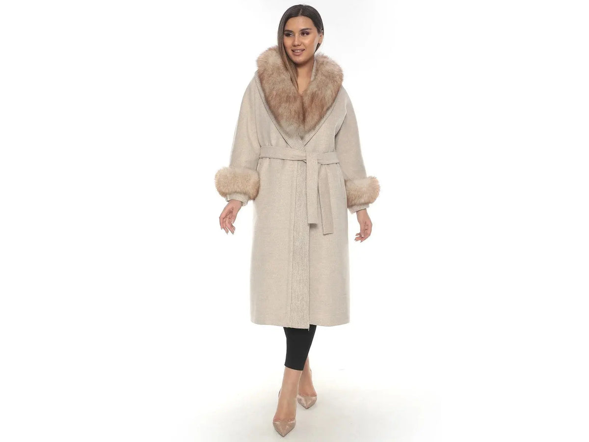 Luxurious Beige Wool Lama & Fox Fur Coat
