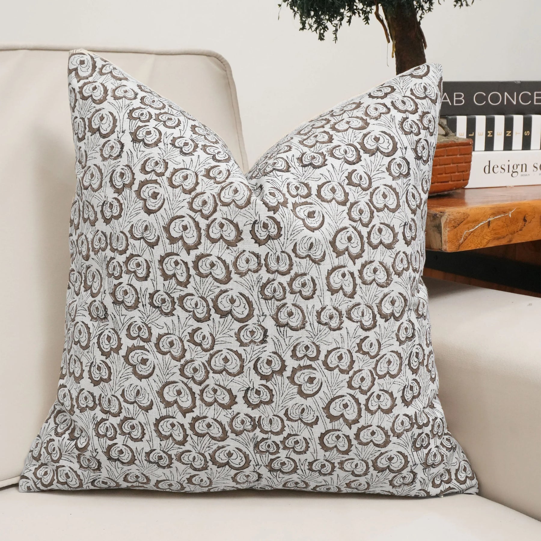 Decorative Viscose Linen Throw Pillow Cover-Heart Vine