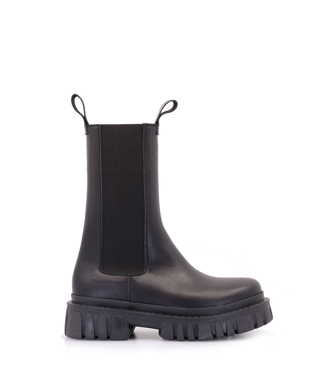 Chic Black Chelsea Booties Paran