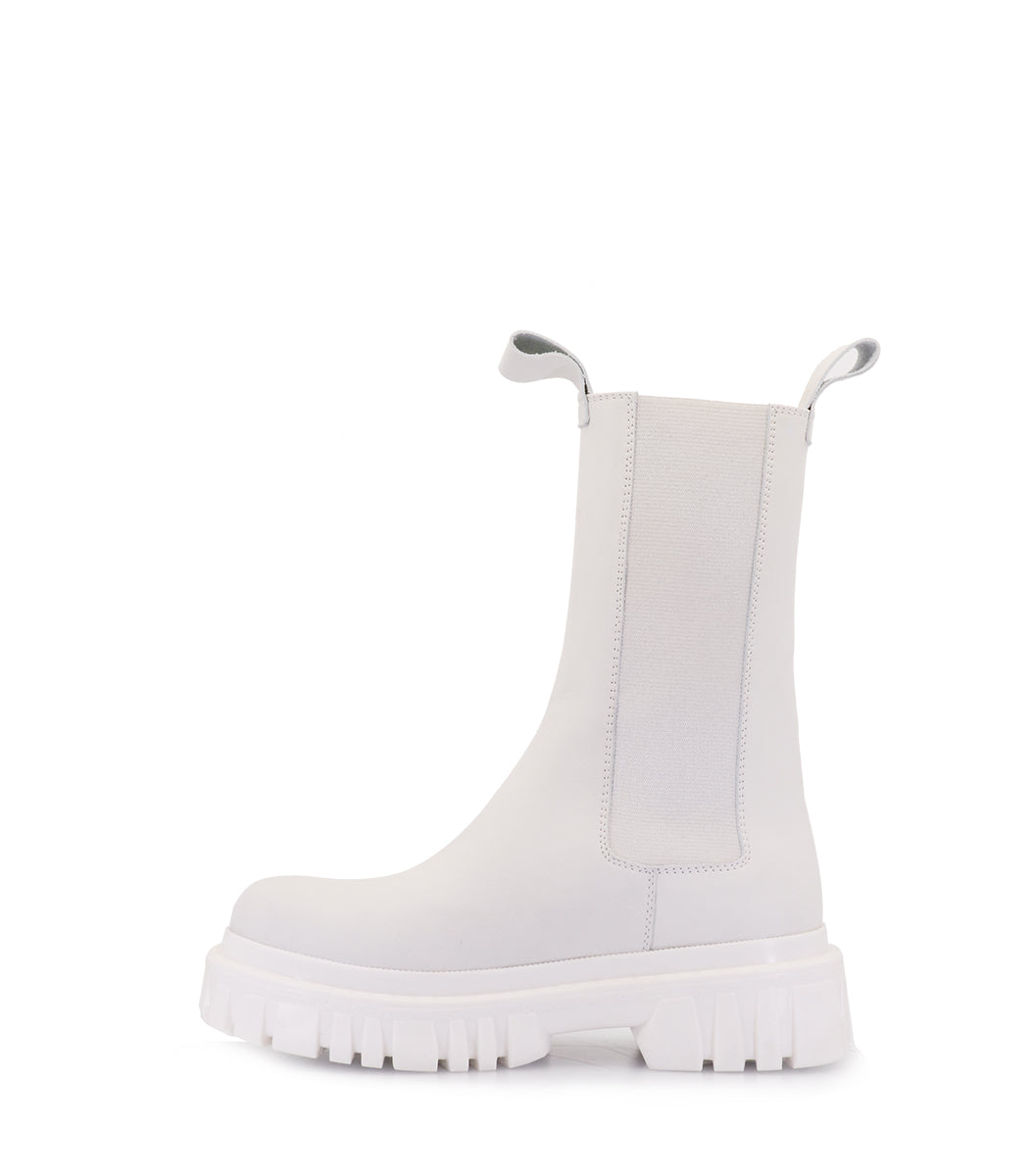 Chic White Chelsea Booties Paran