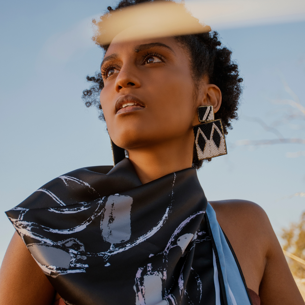 Coral Beads Print Scarf | Black